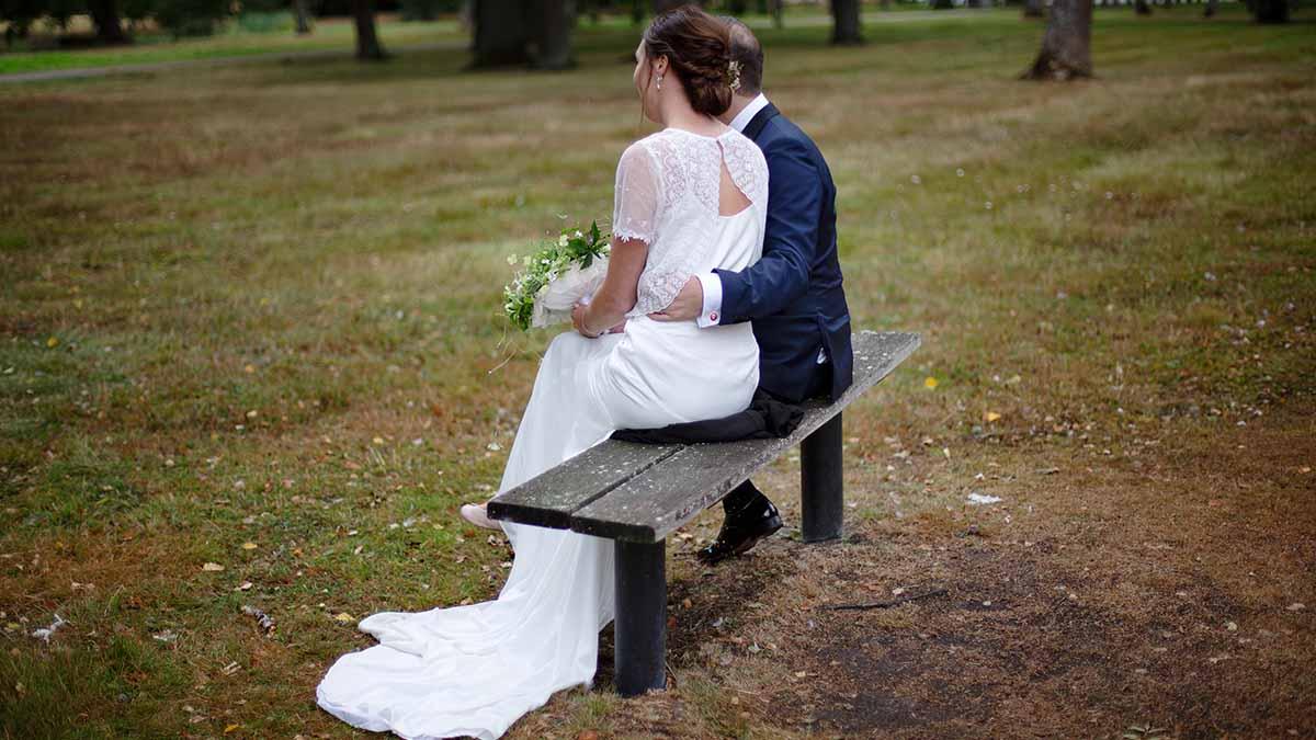 Brudpar, Företag och kärlek = äktenskapsförord