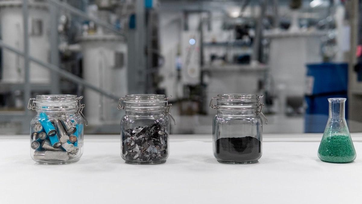 Northvolt har tagit fram sin första helt återvunna battericell.