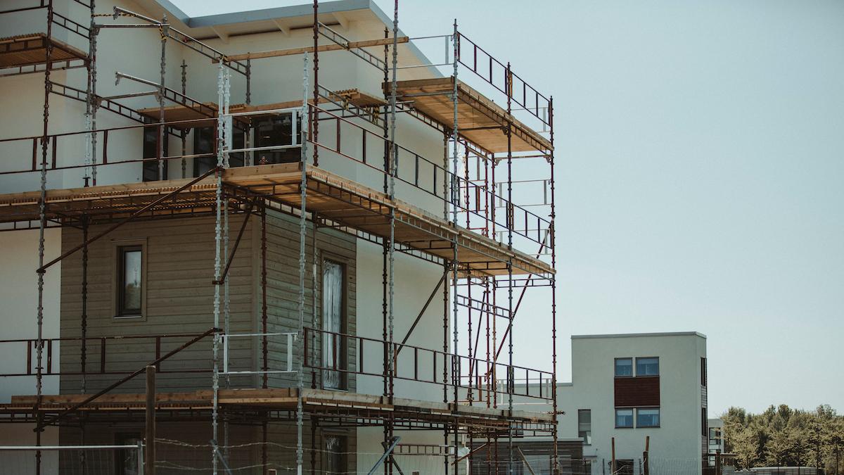 Enligt Navet Analytics har bostadsbyggandet fortsätt att öka kraftigt under 2021