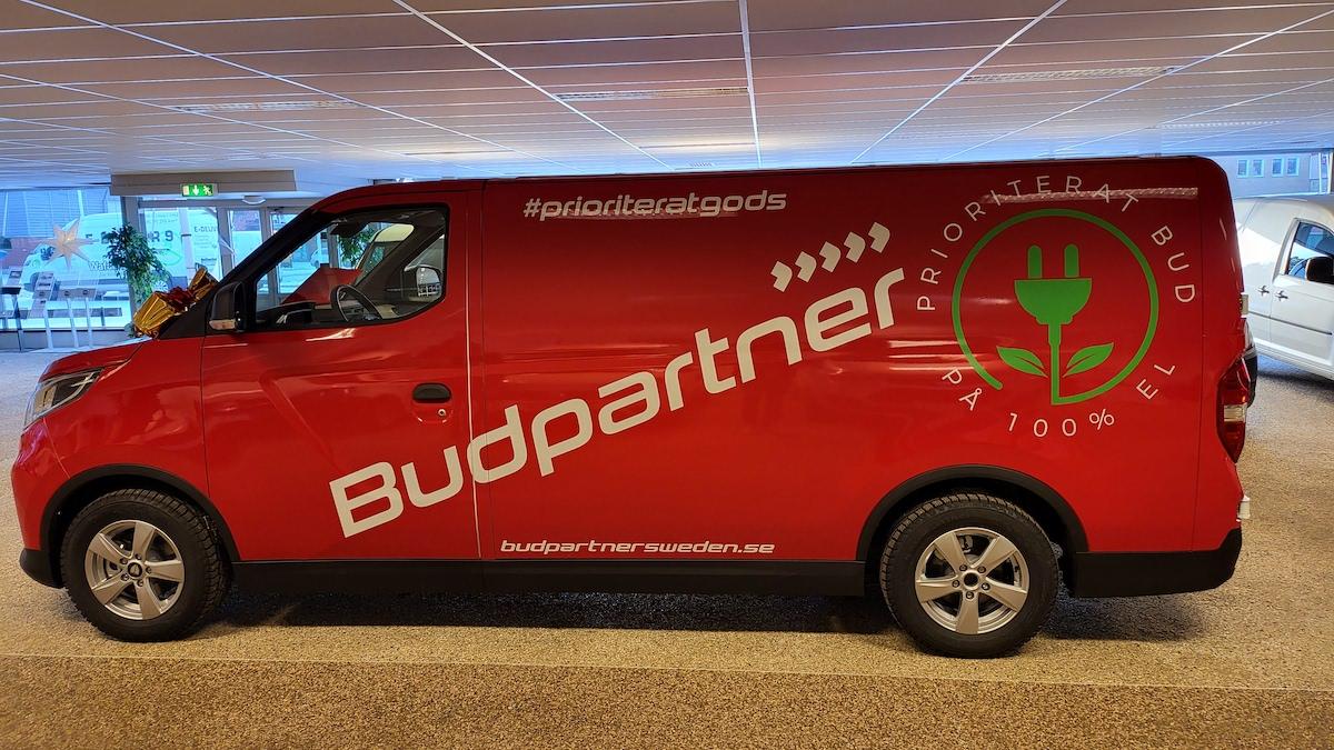 Det svenska cleantechbolaget Evias, ska testa snabbladdning av budfirman Budpartners lättare eldrivna lastbilar från elfordonstillverkaren Maxus