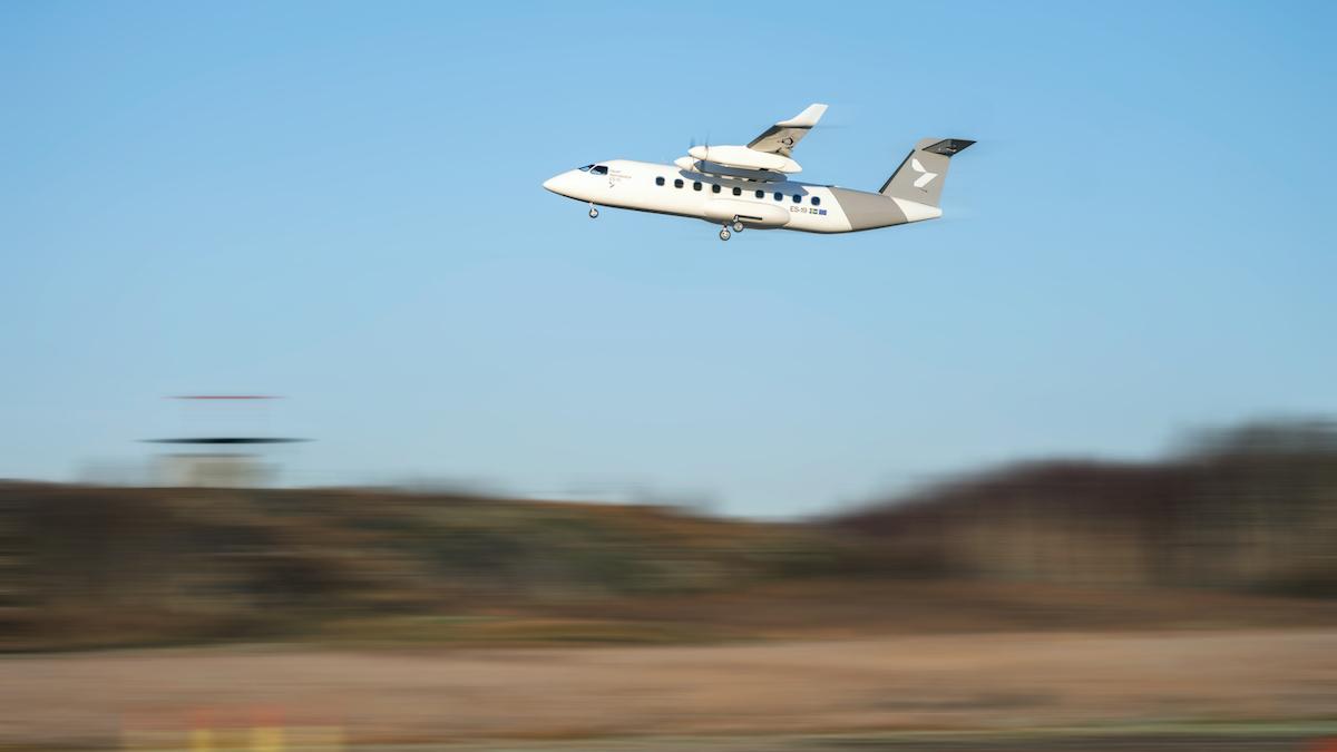 Det svenska bolaget Heart Aerospace utvecklar ett elflygplan som ska kunna ta 19 passagerare, nyligen provflögs en nedskalad modell av planet