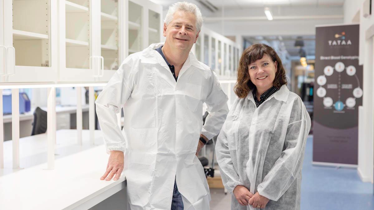 Mikael Kubista, vd, och Maria Flärdh, QA-chef, i Tataa Biocenters nya GLP laboratorium i Göteborg