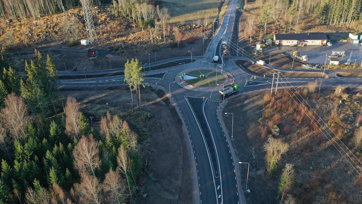 Den nya cirkulationsplatsen vid Örbyhus är nu färdigbyggd, den kommer öka trafiksäkerheten på väg 292