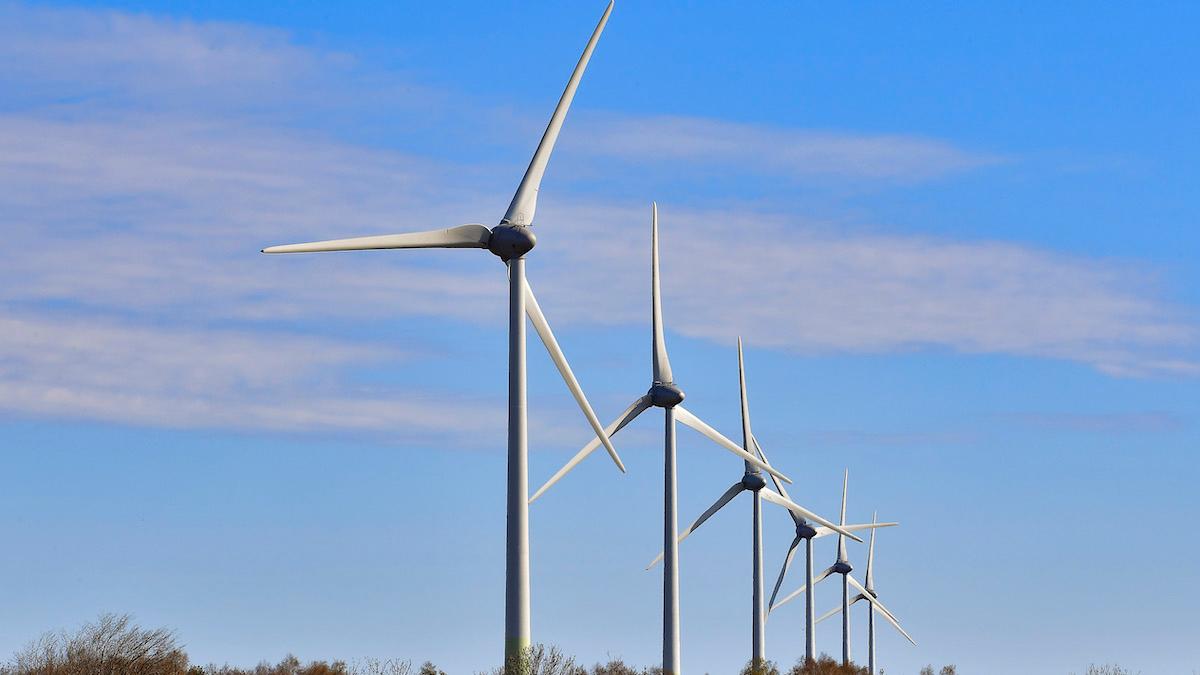 Transportstyrelsen har redovisat en slutrapport till regeringen om behovsstyrd hinderbelysning på vindkraftverk.