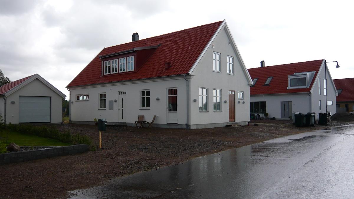 Under de tre första kvartalen 2021 påbörjades 20 procent fler lägenheter i småhus än under motsvarande period 2020, en anledning tros vara hemarbete