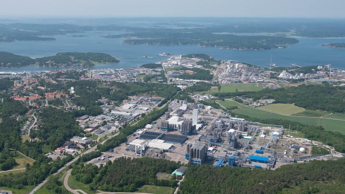 På uppdrag av kemiklustret i Stenungsund har Cowi inlett ett projekt för att övervaka utsläpp av kolväten i syfte att se hur människor och miljö exponeras av utsläppen