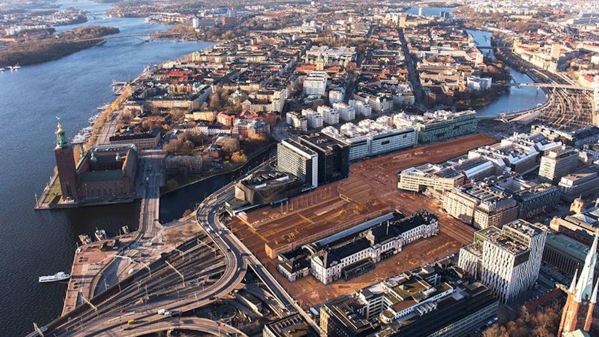 Jernhusen planerar det stora projektet Centralstaden i Stockholm. Hela spårområdet vid Stockholms Central ska däckas över så att en helt ny stadsdel kan anläggas.
