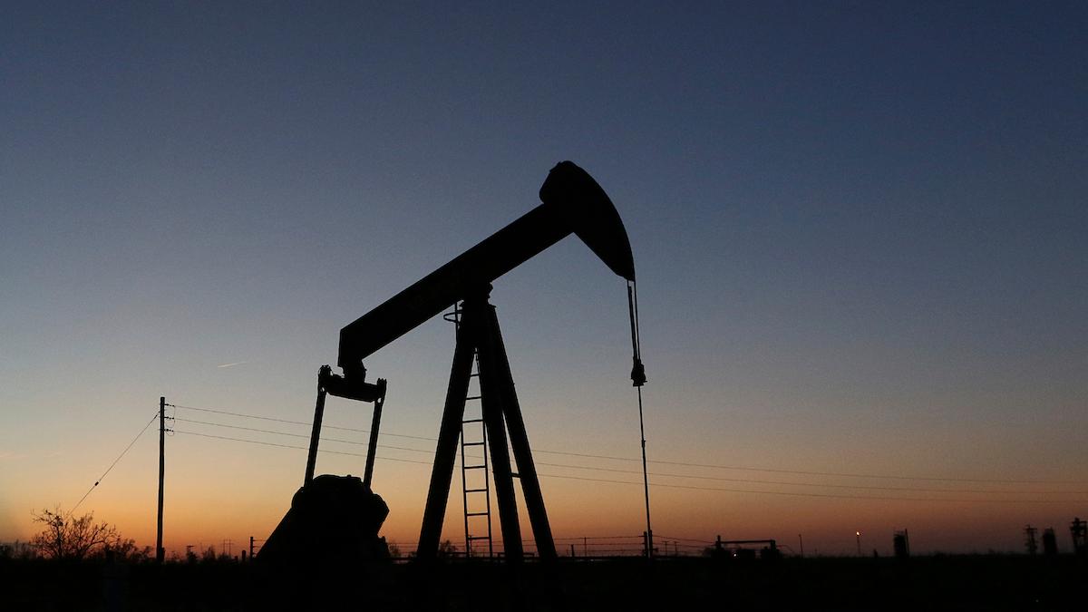Priset på olja har stigit med nästan 6 procent sedan Ryssland invaderade Ukraina tidigt i morse