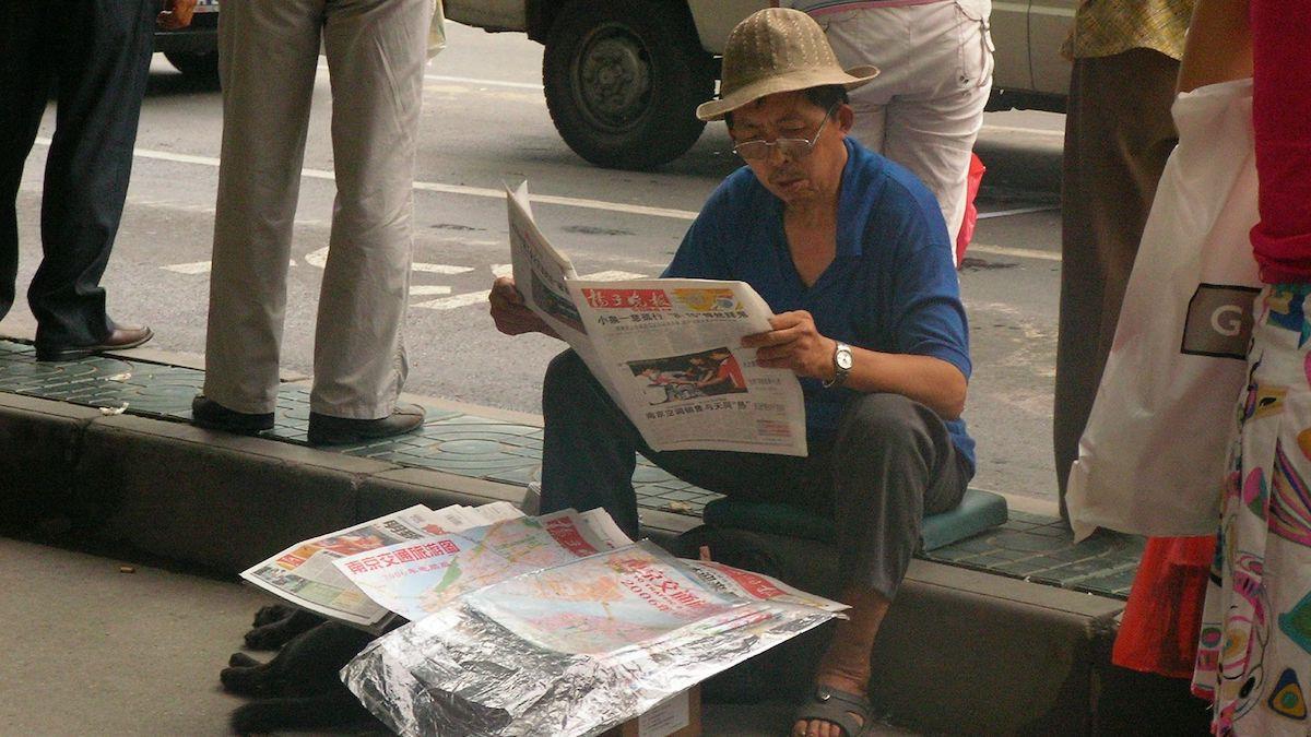 I kinesisk media är bevakningen av Rysslands invasion hårt kontrollerad och bevakningen fokuserar mycket på förhandlingar. Invasionen av Ukraina kallas inte för en invasion, i stället beskrivs kriget som särskilda militära operationer.