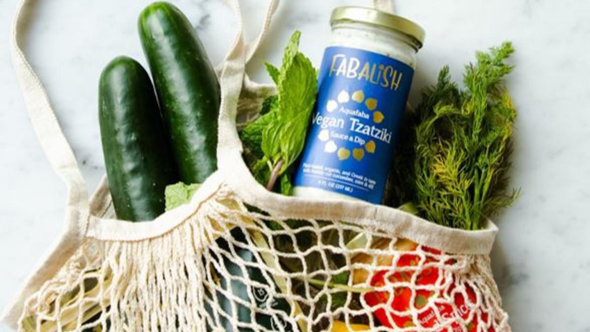 Fastighetsägarna har undersökt stockholmares klimatengagemang och beteenden och funnit att hälften sorterar ut sitt matavfall och sju av tio tycker att det är viktigt att bo klimatvänligt.