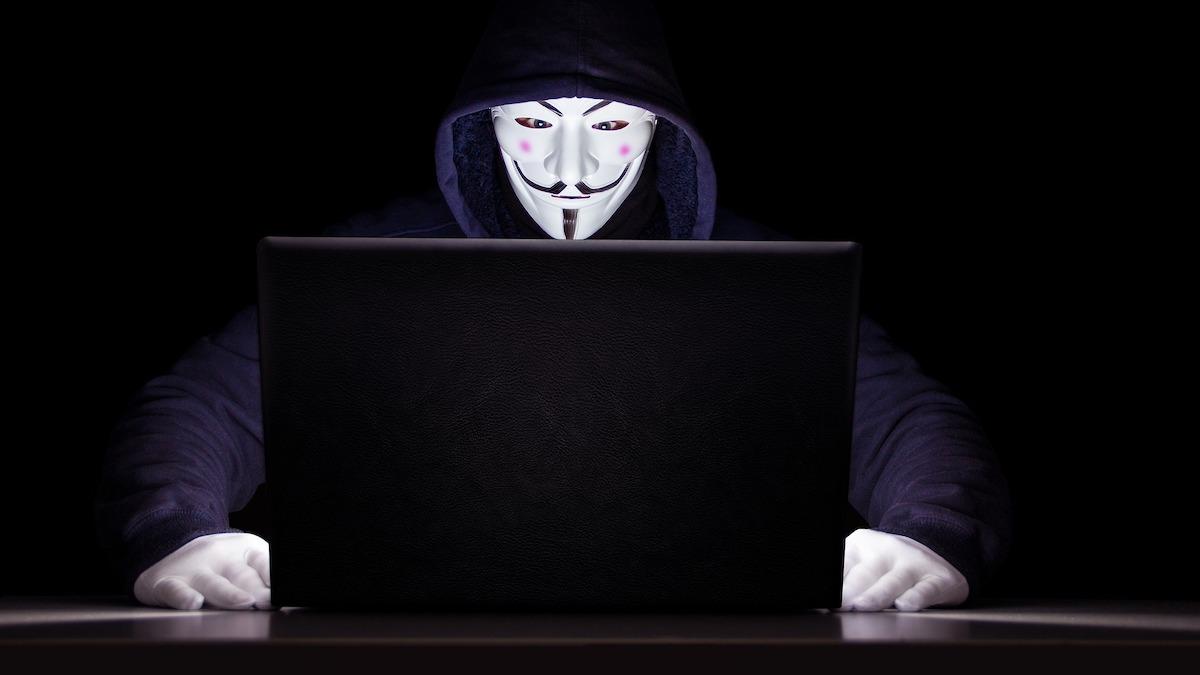 I en cyberattack som tros ha styrts av hackergruppen Anonymous ska hackare ha raderat alla filer hos den ryska myndigheten för luftfartsreglering, Rosaviatsia
