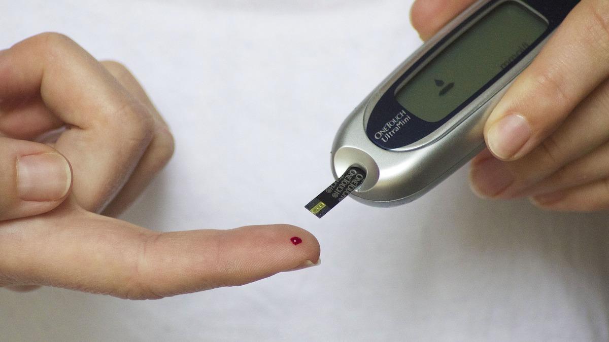 En ny stor studie visar att personer som det senaste året tillfrisknat från covid-19 har en 40 procent större risk att diagnosticeras med diabetes än personer som inte haft covid-19.