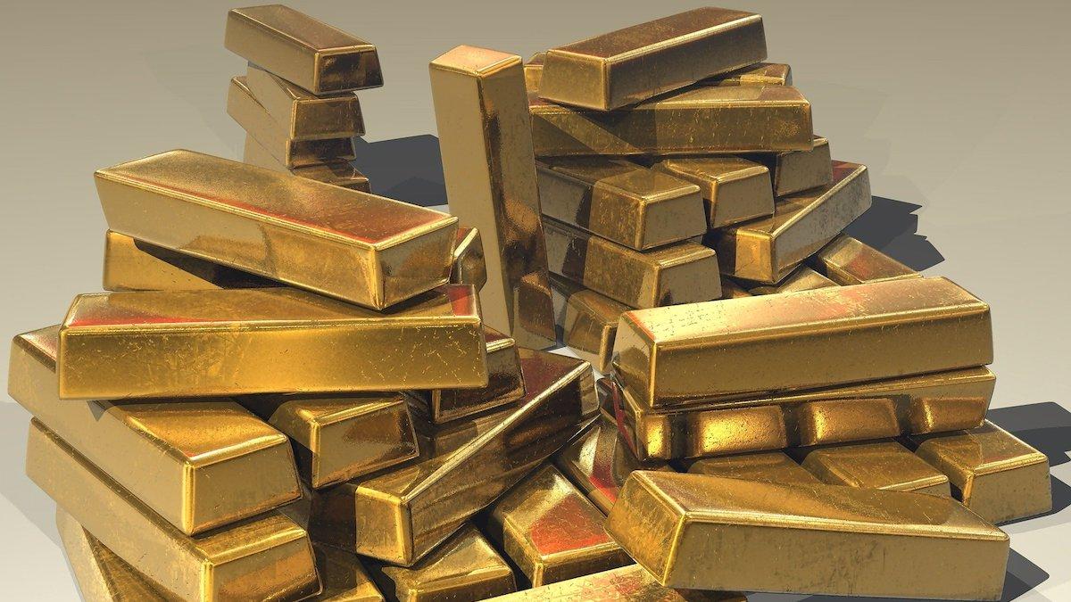 I spåren av den geopolitiska oron har guldpriset stigit med 5,5 procent. Även guldproducenters aktier stiger.