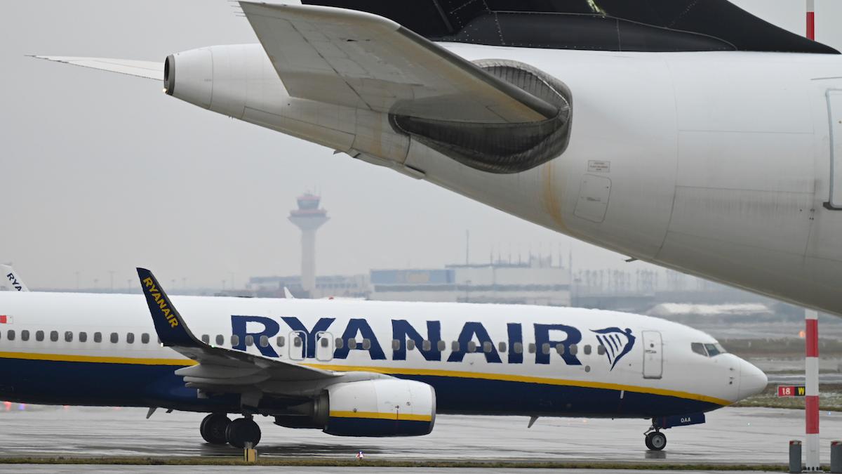 Storbritanniens motsvarighet till reklamombudsmannen förbjöd Ryanairs kampanj 2019 där bolaget påstod sig ha de lägsta klimatutsläppen, detta eftersom påståendena var vilseledande.