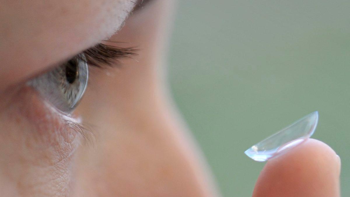 Läkemedelsbolaget Johnson & Johnsons kontaktlinser mot allergi har nu godkänts i USA