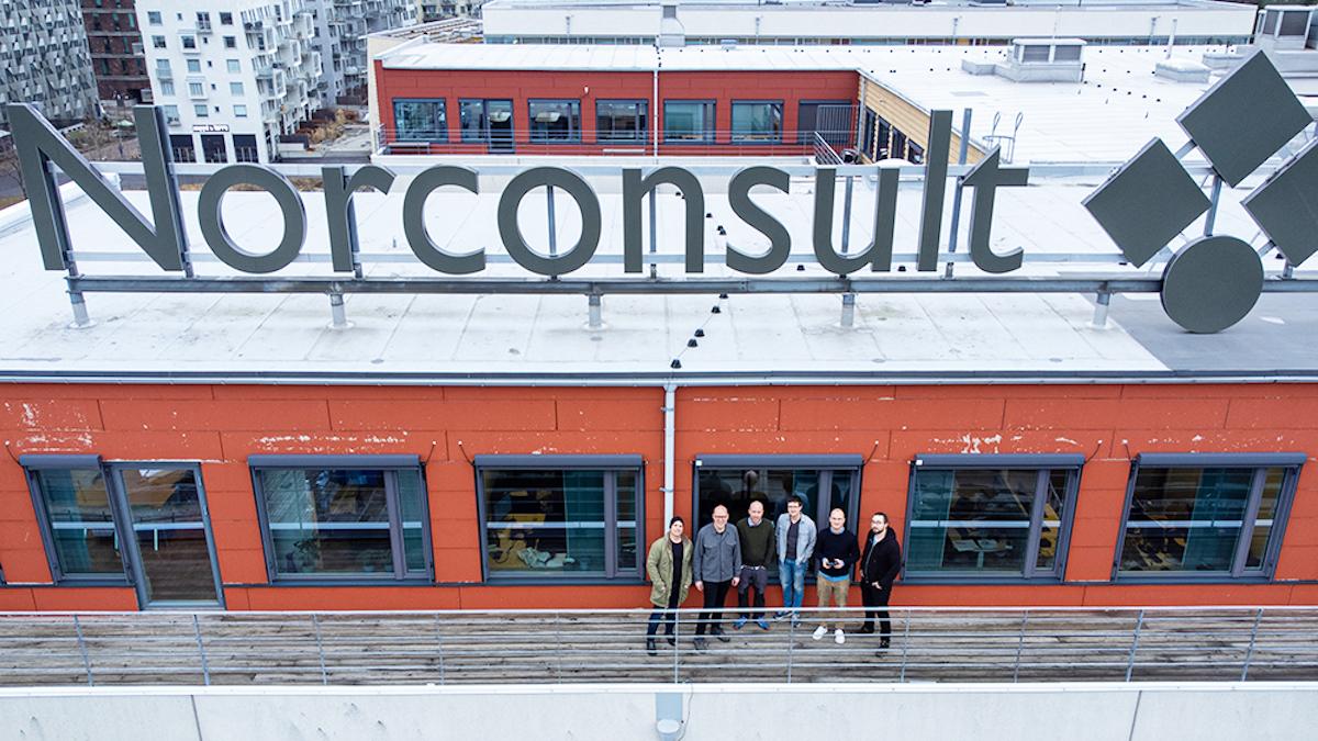 Norconsults Team Digitalisering fotograferade av en drönaroperatör på Norconsults huvudkontor i Göteborg