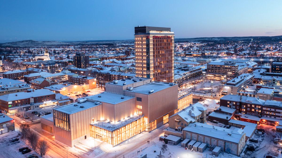 Sara kulturhus är ett 20 våningar högt hotell och kulturhus i Skellefteå byggt i trä, att bygga stora hus i trä är en framväxande trend bland arkitekter, byggare och fastighetsutvecklare.