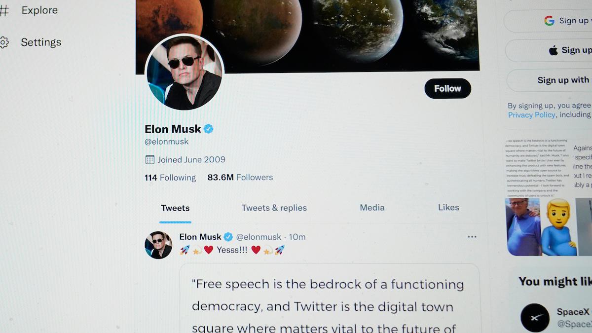 Elon Musk refererar till att röka marijuana i sitt erbjudande att betala 54,20 dollar per aktie för Twitter, då priset innehåller siffrorna 420.
