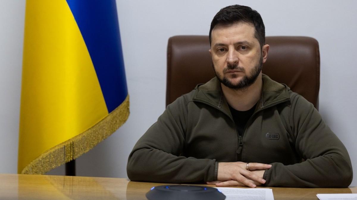 Volodomyr Zelenskyjs fleecejacka har sålts för att samla in pengar till Ukraina.