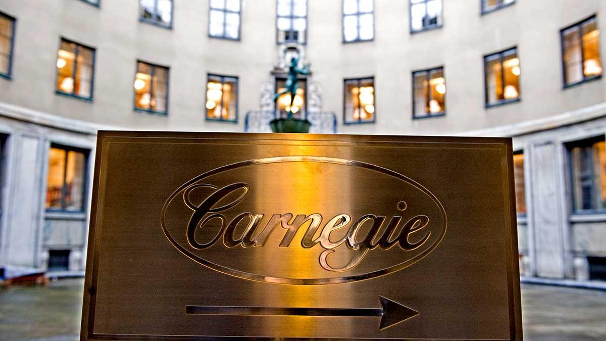 Carnegie trillar av tronen inom private banking
