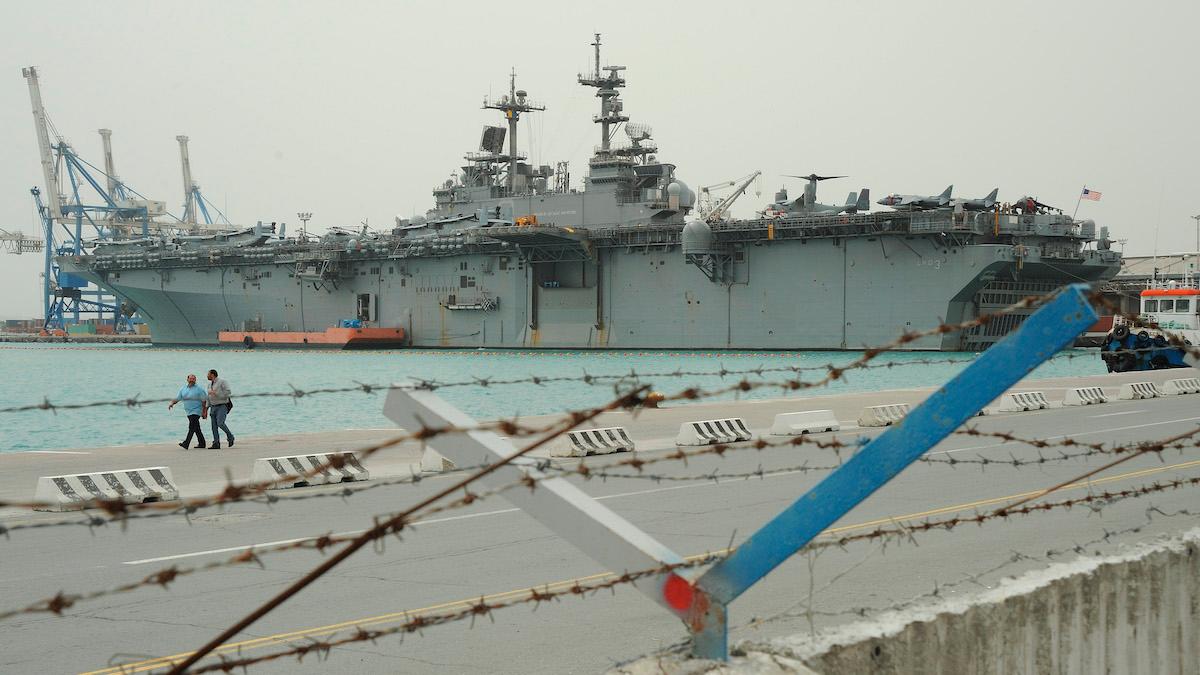 Landningsfartyget USS Kearsarge, här i hamnen i Limassol på Cypern, är det största av de amerikanska krigsfartygen som deltar i övningen i Östersjön.