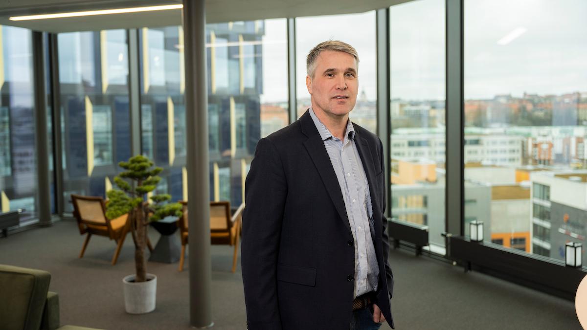 Jonas Gustavsson på Nabo menar att många bostadrsrättsföreningar i praktiken har sänkt sina avgifter de senaste åren eftersom inflationen varit högre än avgiftshöjningarna