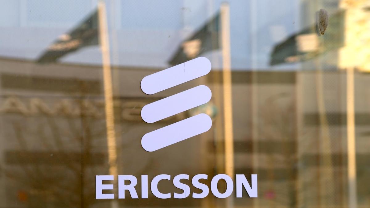 USA:s finansinspektion, SEC, har påbörjat en utredning om Ericssons misstänkta mutor i Irak och nu sjunker bolagets aktie på börsen.