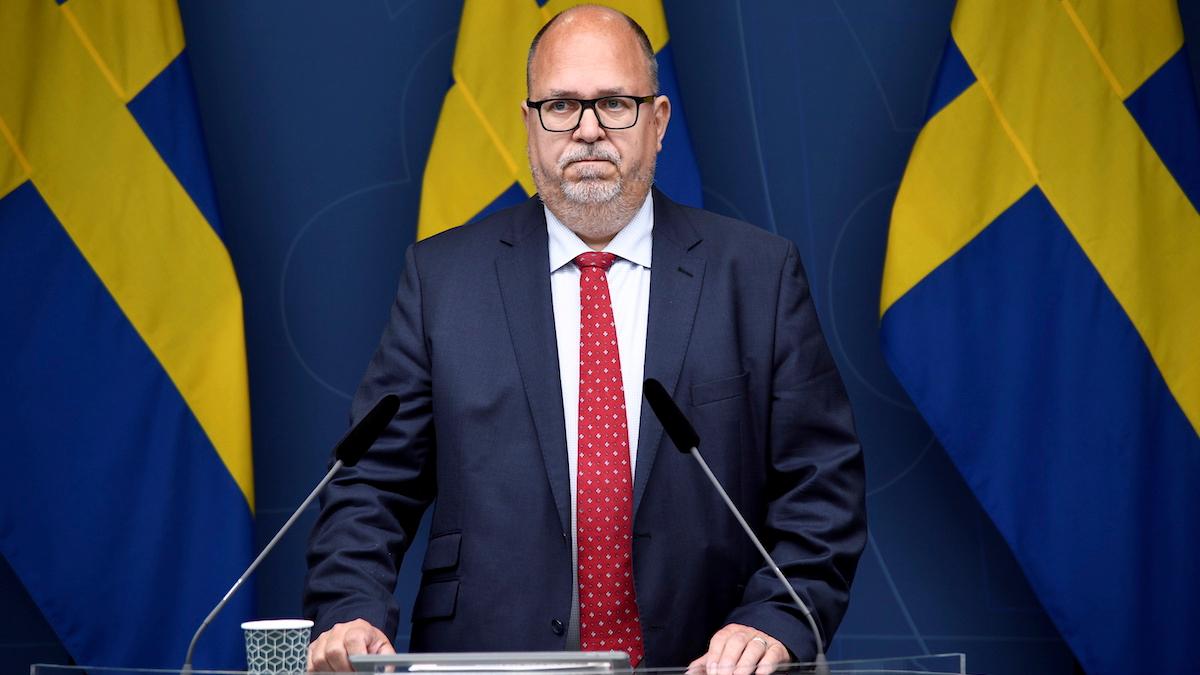 Näringsminister Karl-Petter Thorwaldsson säger att utredningen om ett statligt fastighetsbolag är en del inregeringens arbete att förebygga, minska och motverka segregation och brottslighet