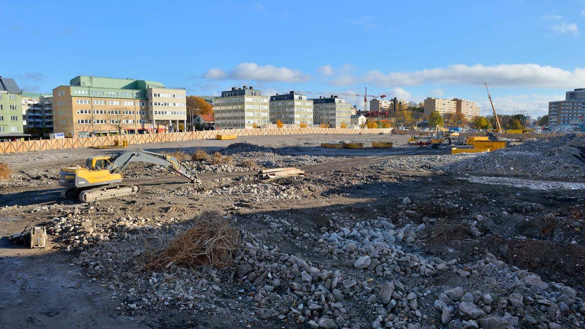 Råsunda 2013, när fotbollsstadion precis hade rivits. Sedan dess används en del av marken som parkeringsplats