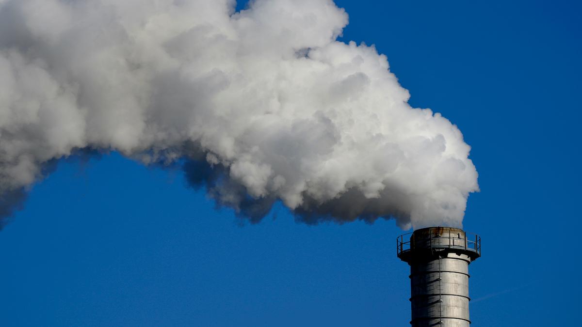 Luftföroreningar och andra föroreningar ligger bakom 10 procent av alla cancerfall i Europa, det framgår av en färsk rapport från Europeiska miljöbyrån