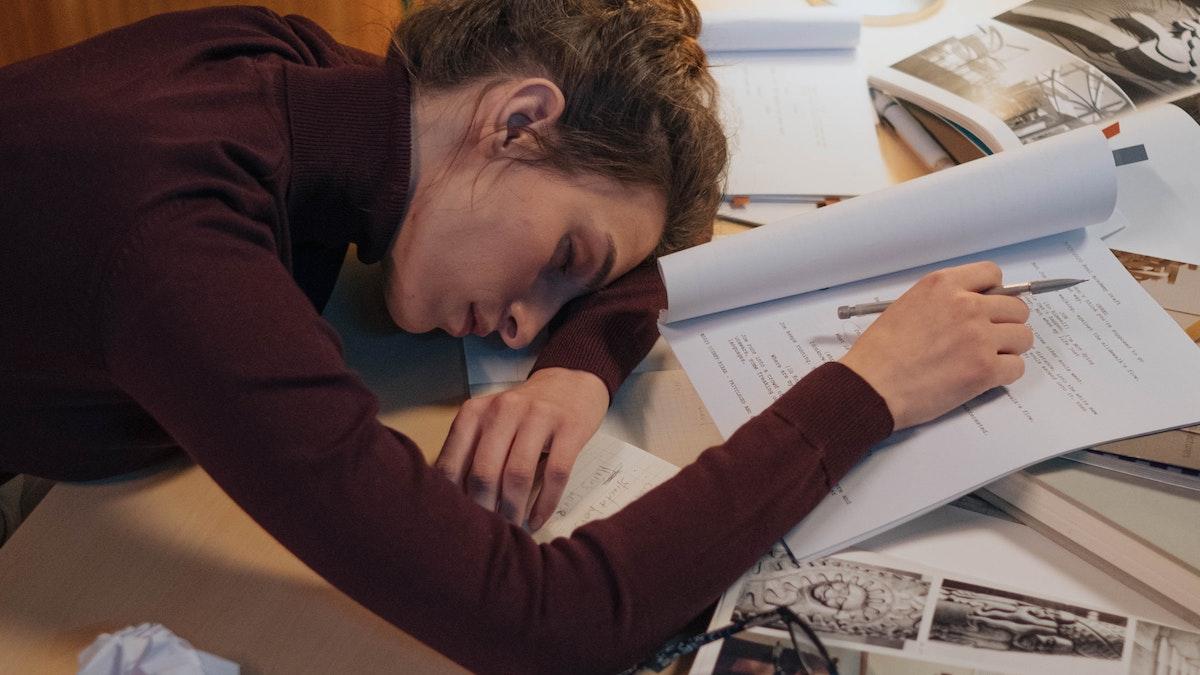 Nästan hälften av alla svenskar har sömnproblem och forskning visar att sömnbrist kan reducera arbetskapaciteten med cirka 10 procent för den som är drabbat, något som är kostsamt både för individen och den drabbade arbetsgivaren