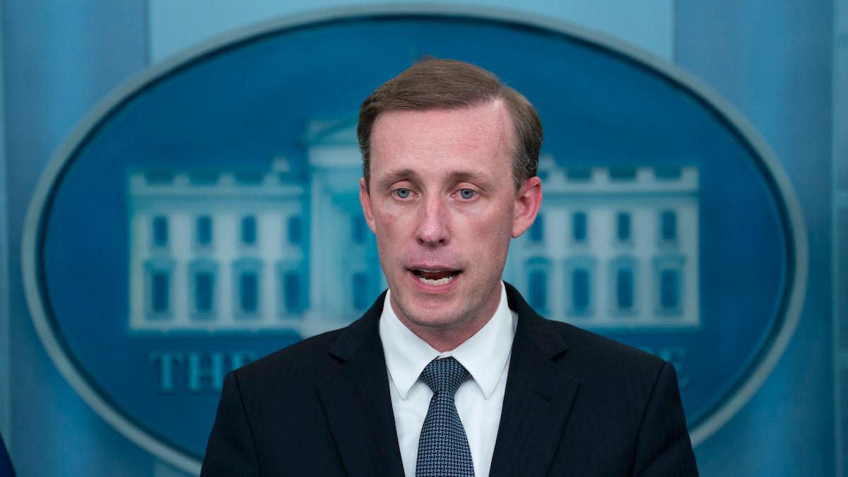 Vita husets nationella säkerhetsrådgivare, Jake Sullivan, säger att Iran planerar att förse Ryssland med, potentiellt, hundratals drönare