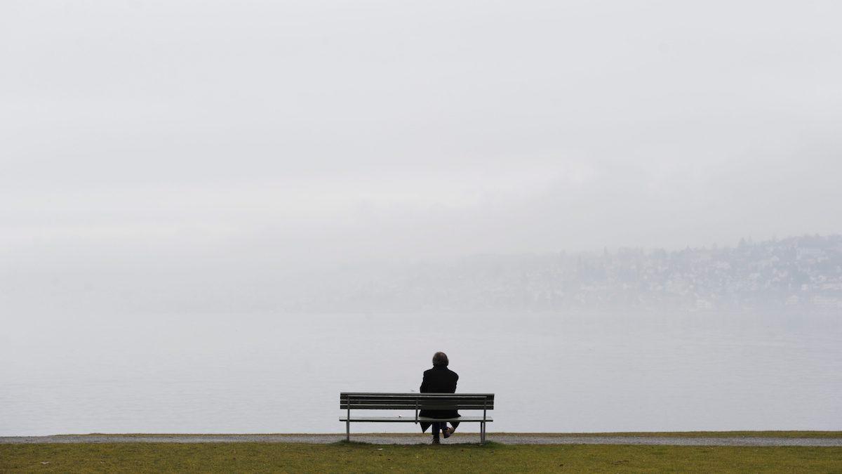 En ny undersökning visar att 60 procent av svenskarna känner sig ensamma och att känslan av ensamhet har ökat under pandemin