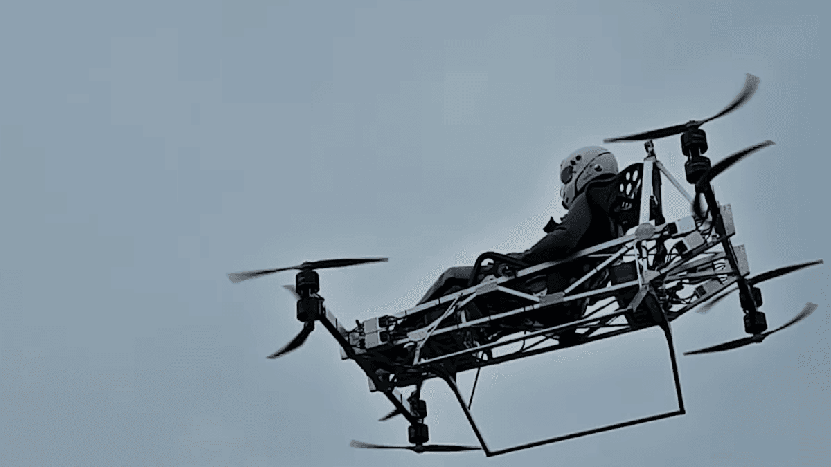 Jetson Aero har köpt ett flygfält i Italien där nya modeller av bolagets flygande farkost Jetson One ska testas