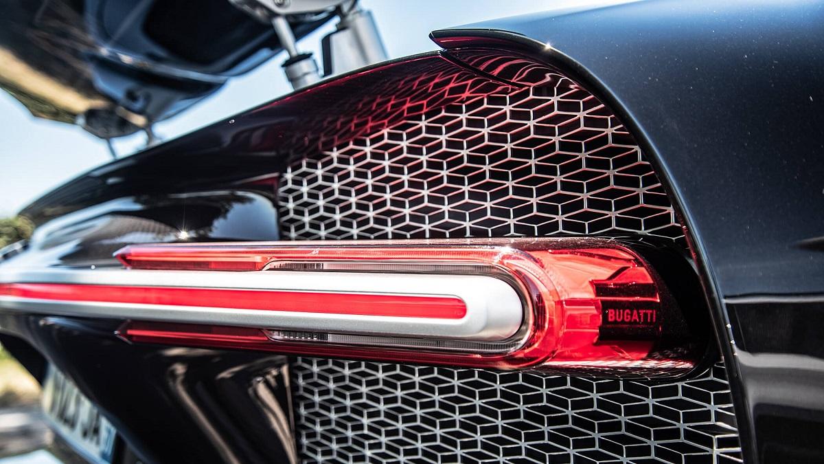 omslagsbild bugatti chirons förbränningsmotor behöver mycket luft