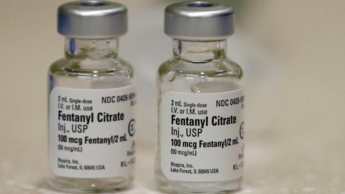 Den syntetiska opioiden fentanyl ordineras för behandling av svår smärta. Fentanyl är en kusin till heroin, men mycket starkare och därmed mycket dödligare. Nu varnar amerikansk polis för att en våg av fentanyl är på väg till Europa och Sverige