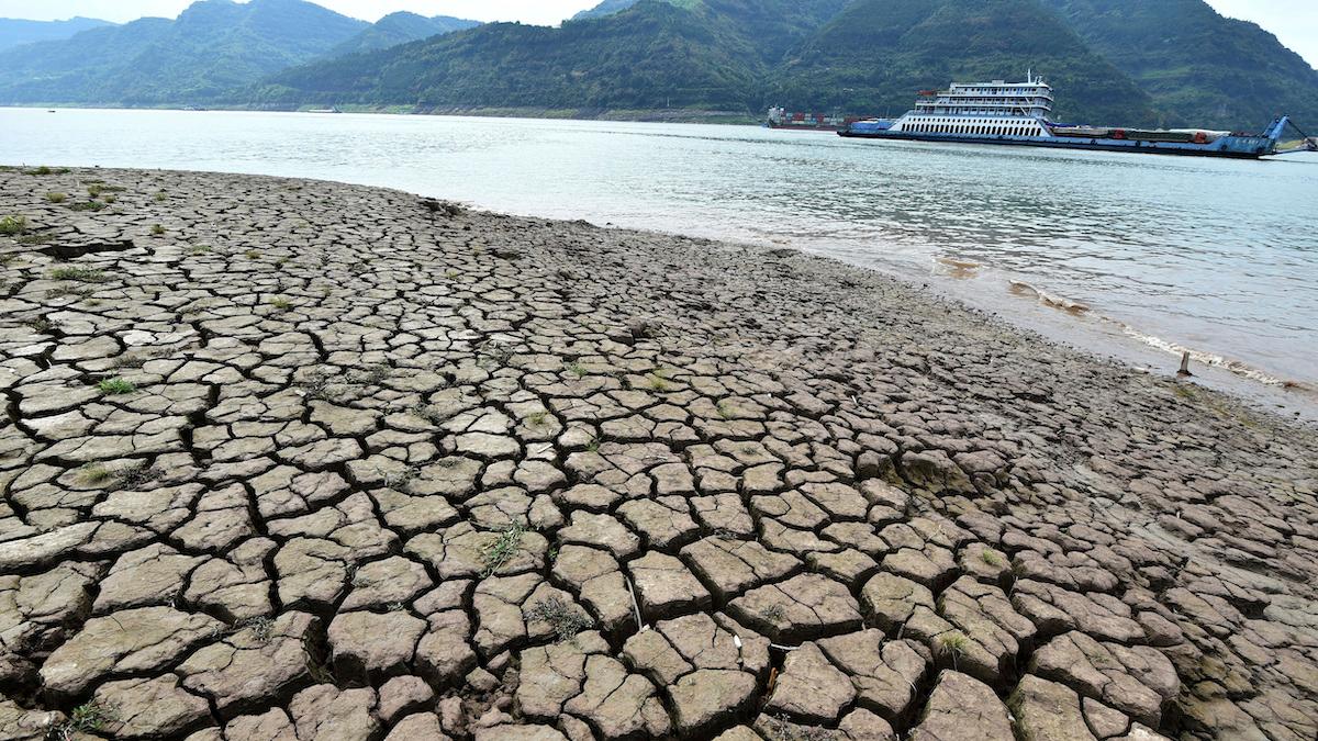 Världens tredje största flod, Yangtzefloden i Kina, torkar ut på grund av den extrema torka landet drabbats av