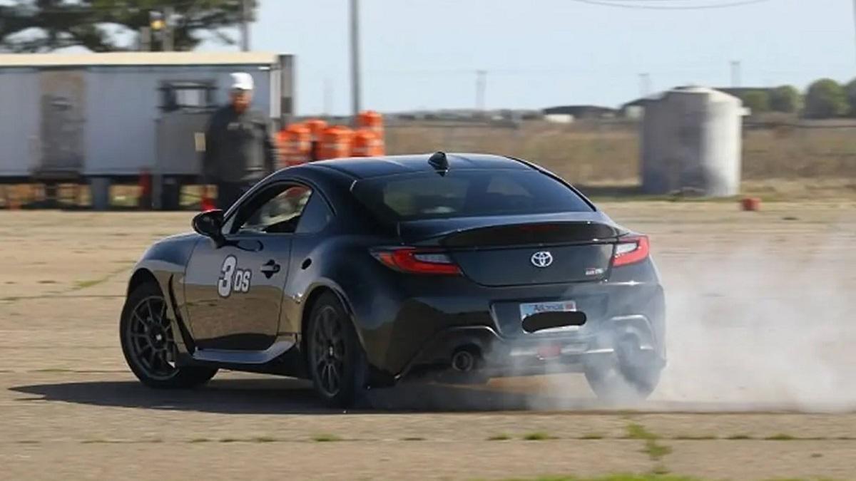 omslagsbild blake alvarados toyota sladdar