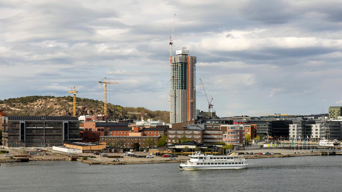 Vid årsskiftet, när Karlatornet i Göteborg är färdigbyggt, kommer det att vara 246 meter högt och det högsta bostadshuset i EU.