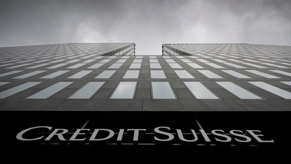 Credit Suisse drar ner krediterna med 500 miljarder