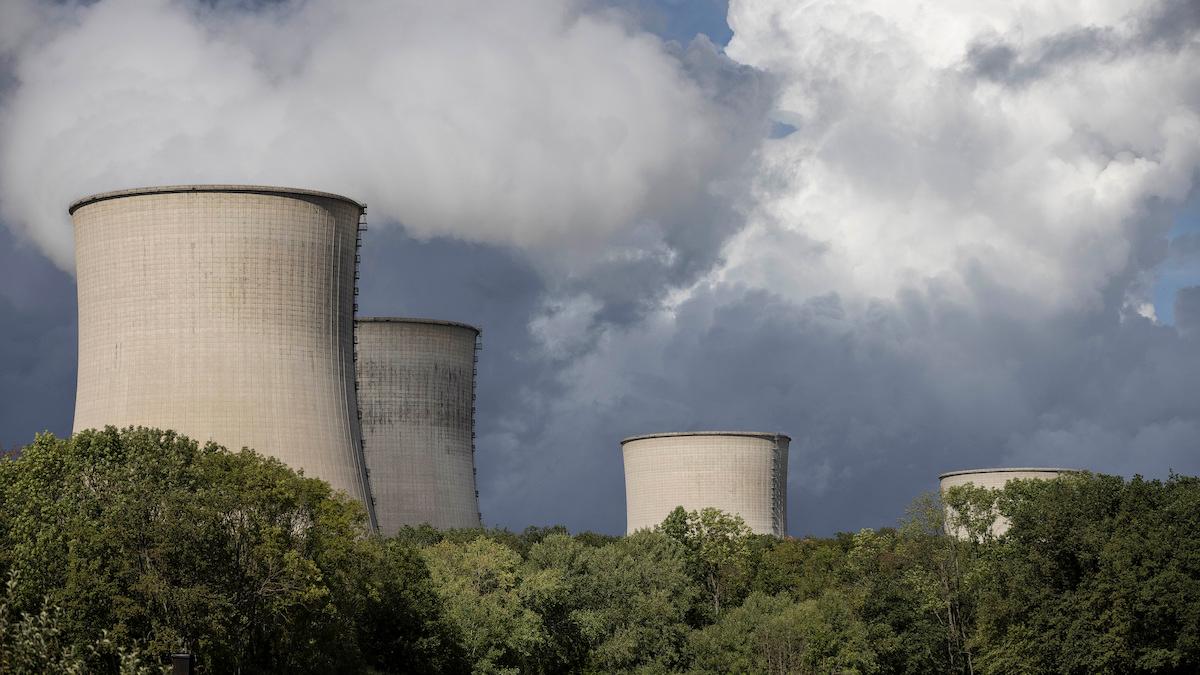 Kärnkraftverk i Frankrike. Flera miljöorganisationer kräver en översyn av beslutet att gas och kärnkraft ska inkluderas i EU:s gröna regelbok