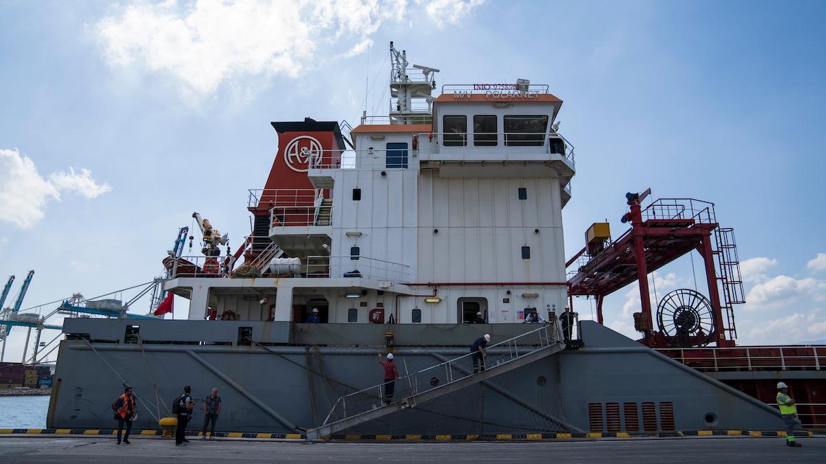 Lastfartyget Polarnet har anlänt i Turkiet med en spannmålslast. Vladimir Putin kritiserar spannmålsavtalet med Ukraina och hävdar att de flesta transporter går till Europa, något som tillbakavisas av Ukraina