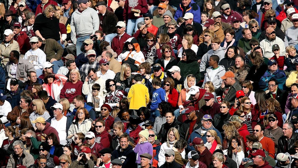 Snart är vi 8 miljarder människor på jorden. Om cirka 40 år kommer dock jordens befolkning börja minska, men inte på grund av ett virus, krig eller naturkatastrofer.