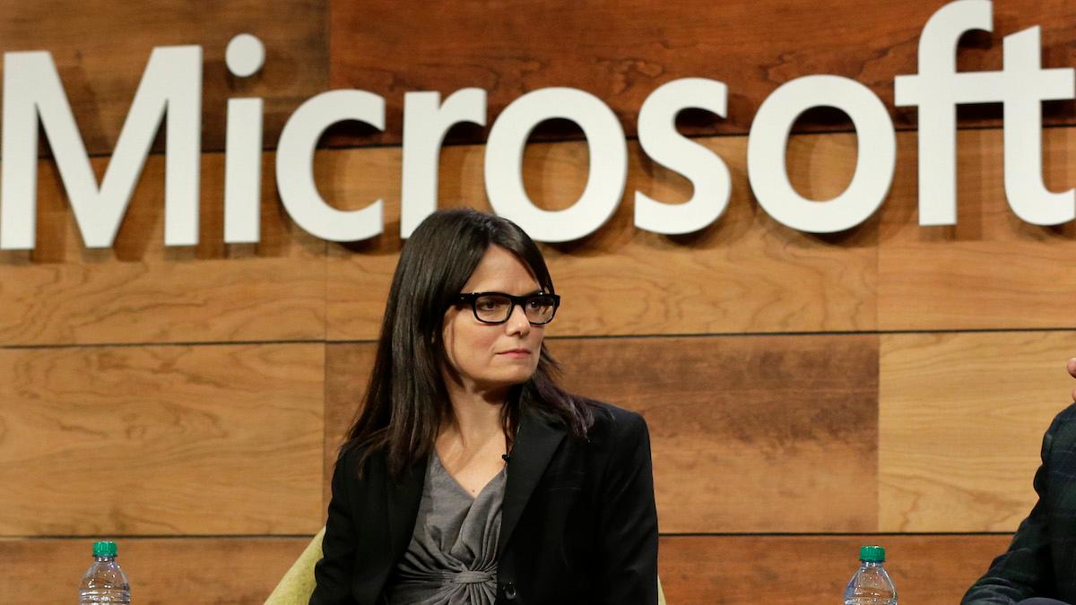 Enligt Microsofts ekonomichef Amy Hood kommer intäktstillväxten för molntjänsten Azure sjunka med fem procentenheter från föregående kvartal