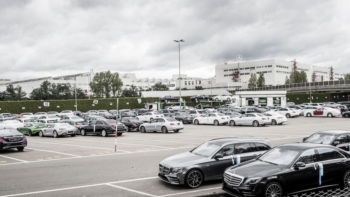 Mercedes-Benz fabrik i Sindelfingen i södra Tyskland. Europeiska biltillverkare går mot ytterligare ett år med minskad försäljning och de uppmanar beslutsfattare att öka sina stöd till branschen