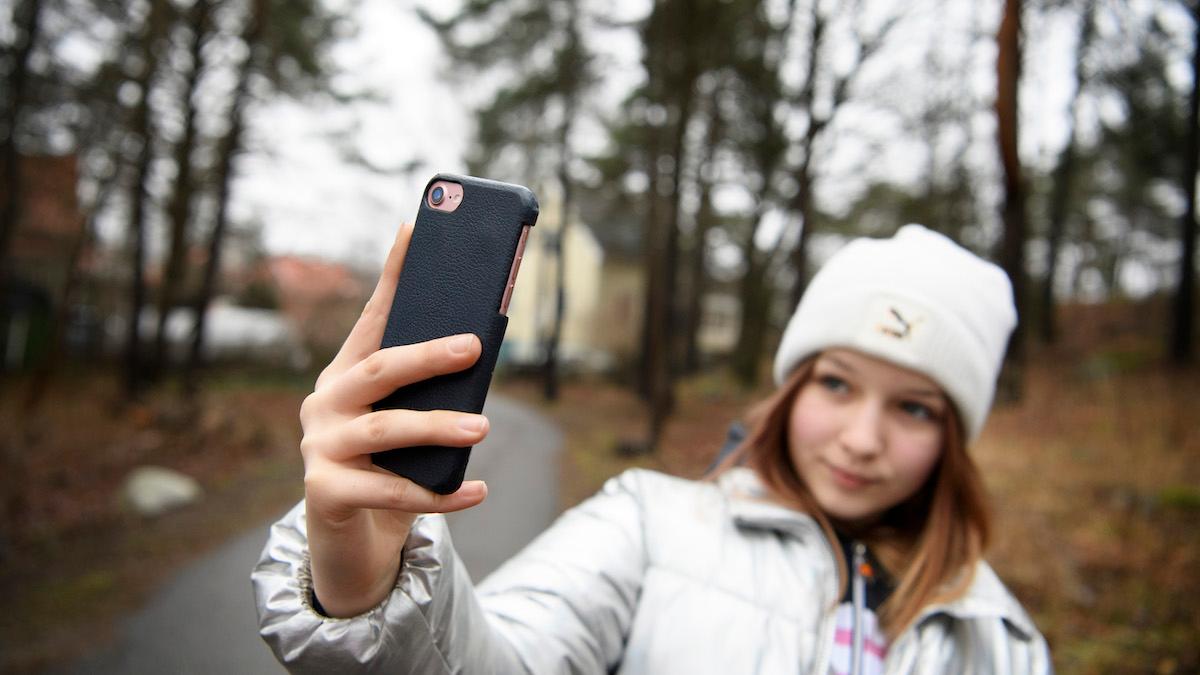 Så surfar svenskarna – nästan alla använder sociala medier