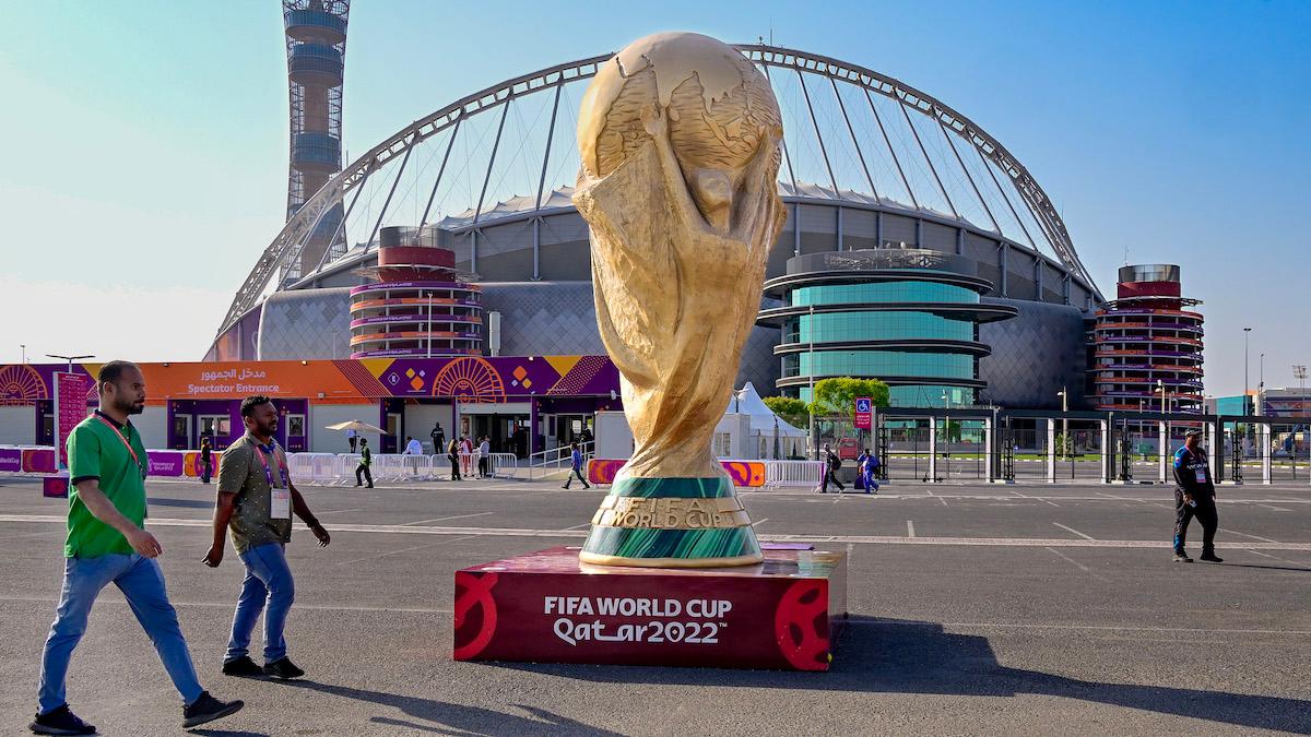 Qatars kungafamilj kräver att försäljning av alkohol förbjuds på alla VM-arenor