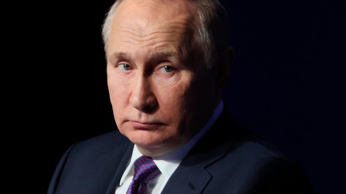 Vladimir Putin är mer sårbar än någonsin och anses allmänt ha missbedömt det internationella stödet för Ukraina.