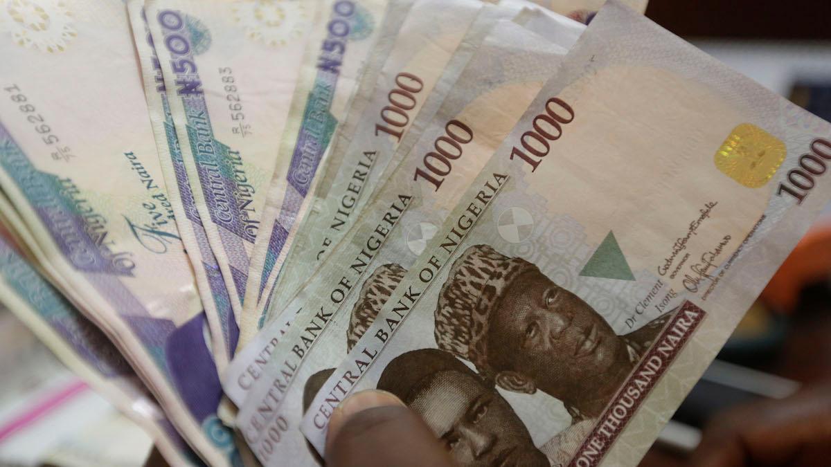 Nigerianska sedlar av olika valörer ska få ny design i ett försök att bekämpa inflationen