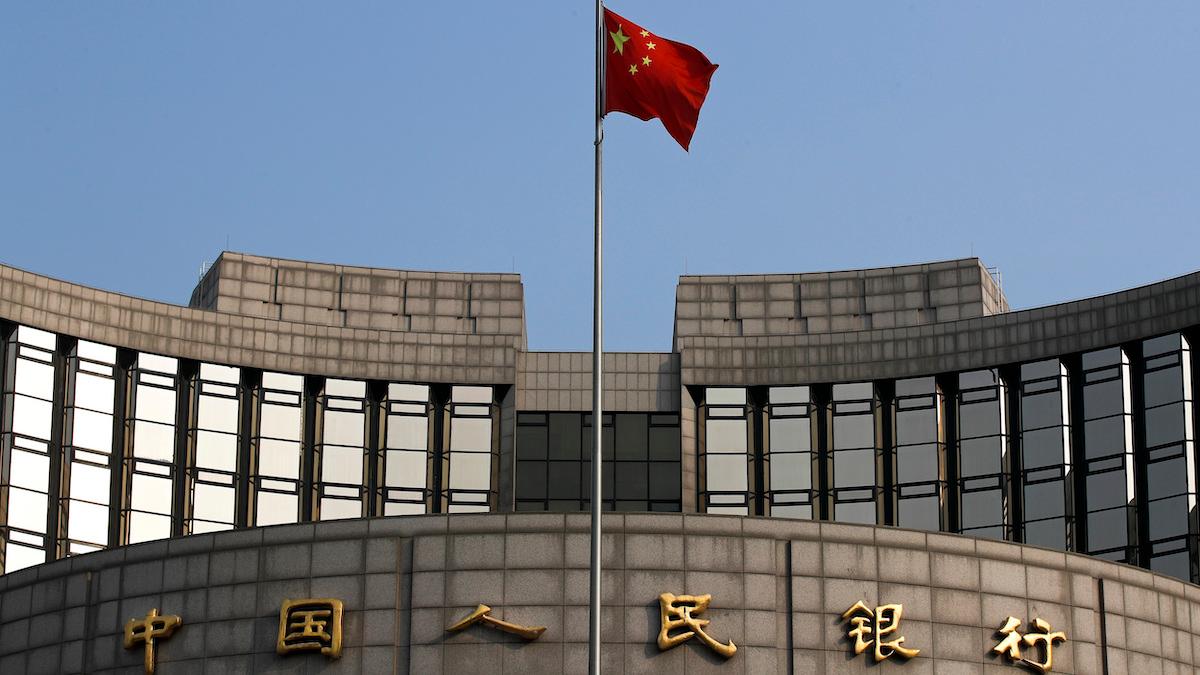 Kinas centralbank stöttar landets ekonomi genom att minska den mängd kontanter banker måste hålla som reserver
